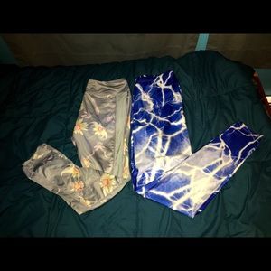 2 patterned leggings, size large